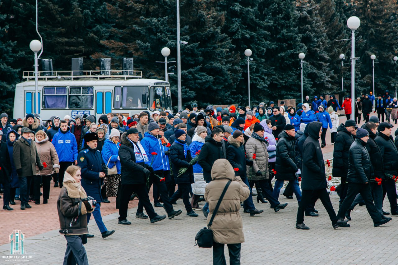 В Чувашии в День Героев Отечества почтили память защитников Родины, возложив цветы к Вечному огню в Парке Победы В Чувашии в День Героев Отечества почтили память защитников Родины, возложив цветы к Вечному огню в Парке Победы