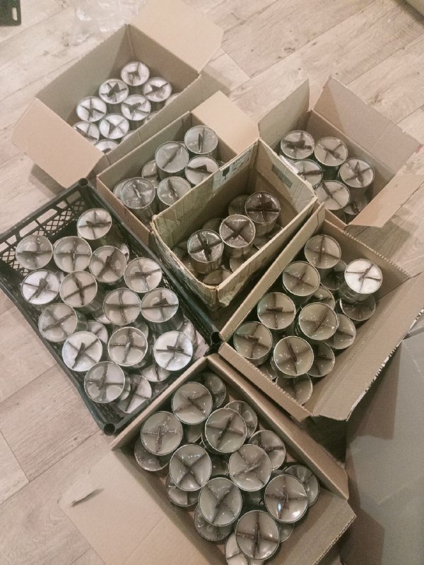 Активисты ТОС "Звёздный" изготовили очередную партию окопных свечей для участников СВО Активисты ТОС "Звёздный" изготовили очередную партию окопных свечей для участников СВО