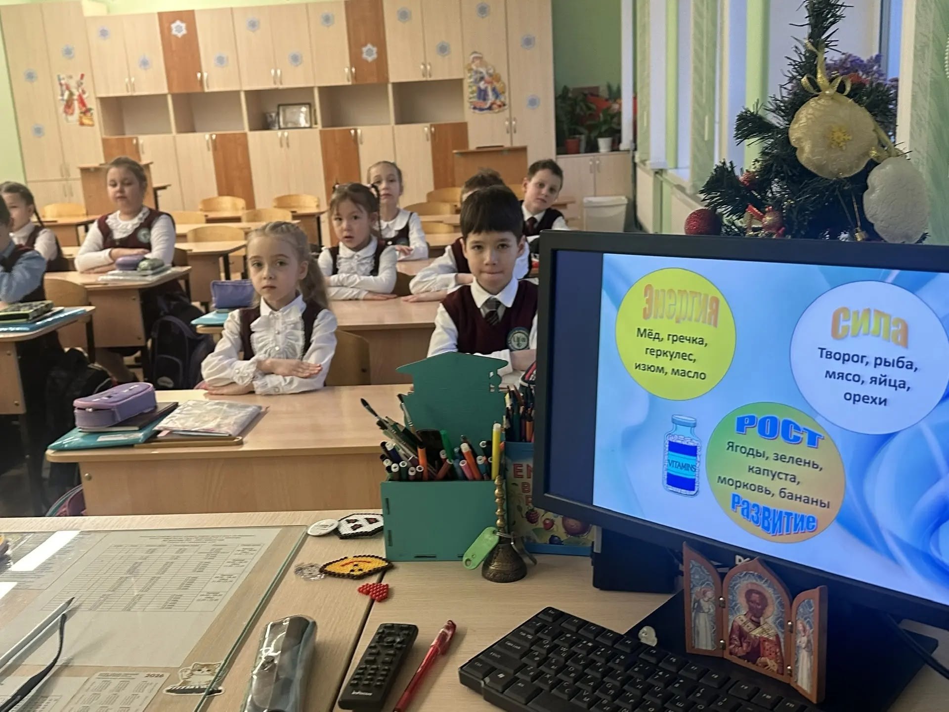 «Поговорим о правильном питании» - именно под таким девизом в чебоксарских школах проходят мероприятия, главная цель которых - закрепить знания ребят о здоровой пище, обсудить витаминную составляющую овощей и фруктов «Поговорим о правильном питании» - именно под таким девизом в чебоксарских школах проходят мероприятия, главная цель которых - закрепить знания ребят о здоровой пище, обсудить витаминную составляющую овощей и фруктов