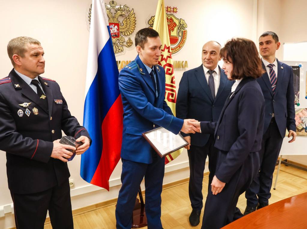 Сотрудники прокуратур городов и районов республики приняли участие в мероприятиях, посвященных международному дню борьбы с коррупцией Сотрудники прокуратур городов и районов республики приняли участие в мероприятиях, посвященных международному дню борьбы с коррупцией