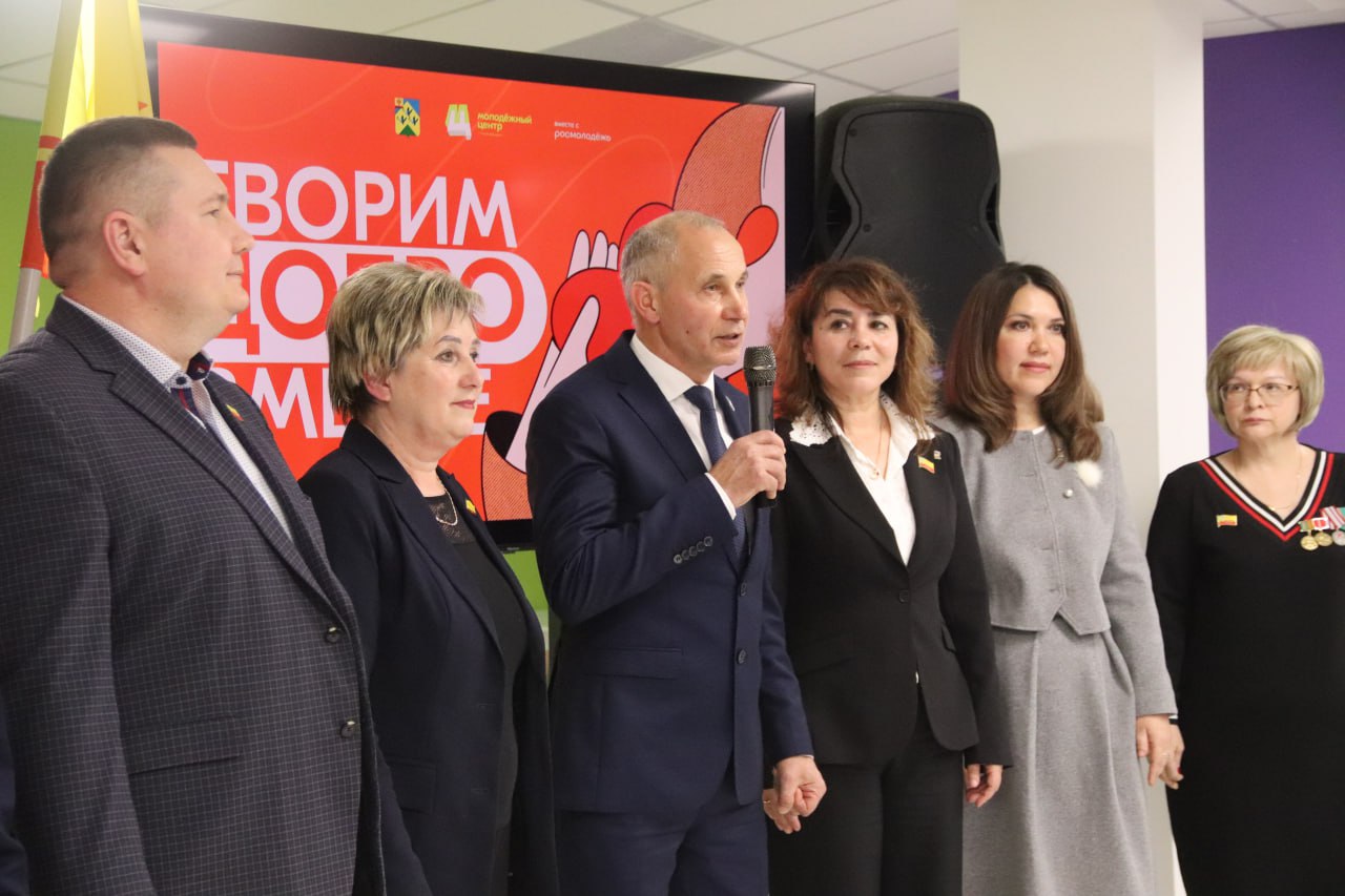 В Молодёжном центре состоялась встреча, посвящённая Дню волонтёра В Молодёжном центре состоялась встреча, посвящённая Дню волонтёра