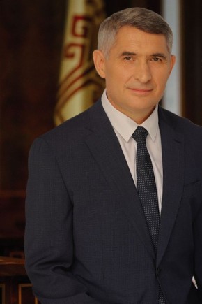 День рождения в рабочем режиме: главе Чувашии шлют поздравления со всей страны