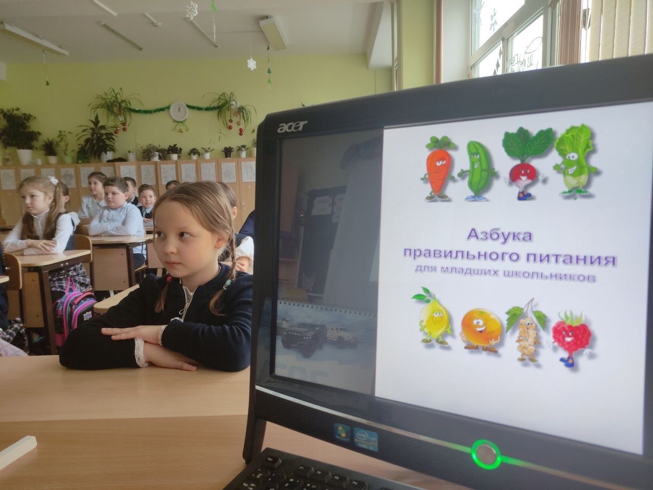 «Поговорим о правильном питании» - именно под таким девизом в чебоксарских школах проходят мероприятия, главная цель которых - закрепить знания ребят о здоровой пище, обсудить витаминную составляющую овощей и фруктов «Поговорим о правильном питании» - именно под таким девизом в чебоксарских школах проходят мероприятия, главная цель которых - закрепить знания ребят о здоровой пище, обсудить витаминную составляющую овощей и фруктов