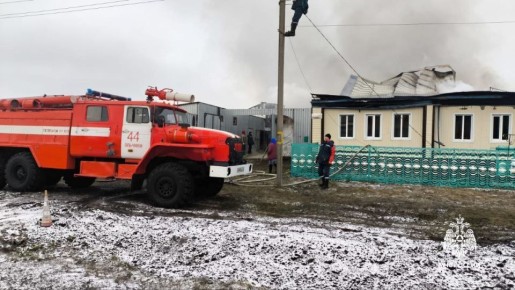 В Яльчикском округе сгорел дом, в Чебоксарах — баня