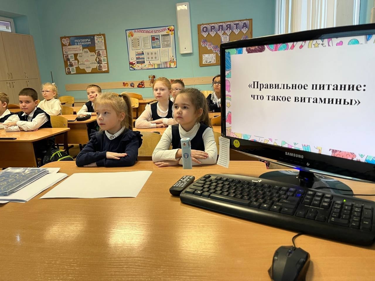 «Поговорим о правильном питании» - именно под таким девизом в чебоксарских школах проходят мероприятия, главная цель которых - закрепить знания ребят о здоровой пище, обсудить витаминную составляющую овощей и фруктов «Поговорим о правильном питании» - именно под таким девизом в чебоксарских школах проходят мероприятия, главная цель которых - закрепить знания ребят о здоровой пище, обсудить витаминную составляющую овощей и фруктов