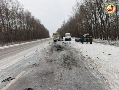 В Канашском округе в лобовом столкновении с автобусом погиб водитель иномарки