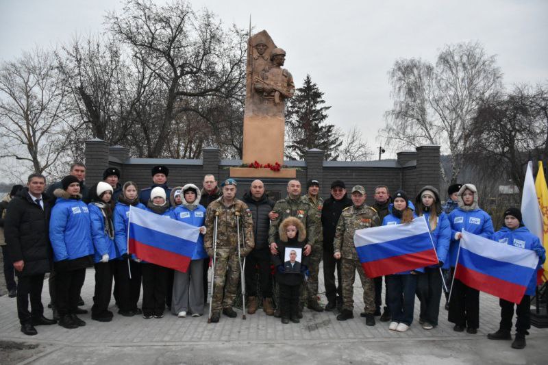 В Чувашии сотрудники полиции, общественники и ветераны органов внутренних дел приняли участие в торжественном открытии мемориала в память героев СВО В Чувашии сотрудники полиции, общественники и ветераны органов внутренних дел приняли участие в торжественном открытии мемориала в память героев СВО