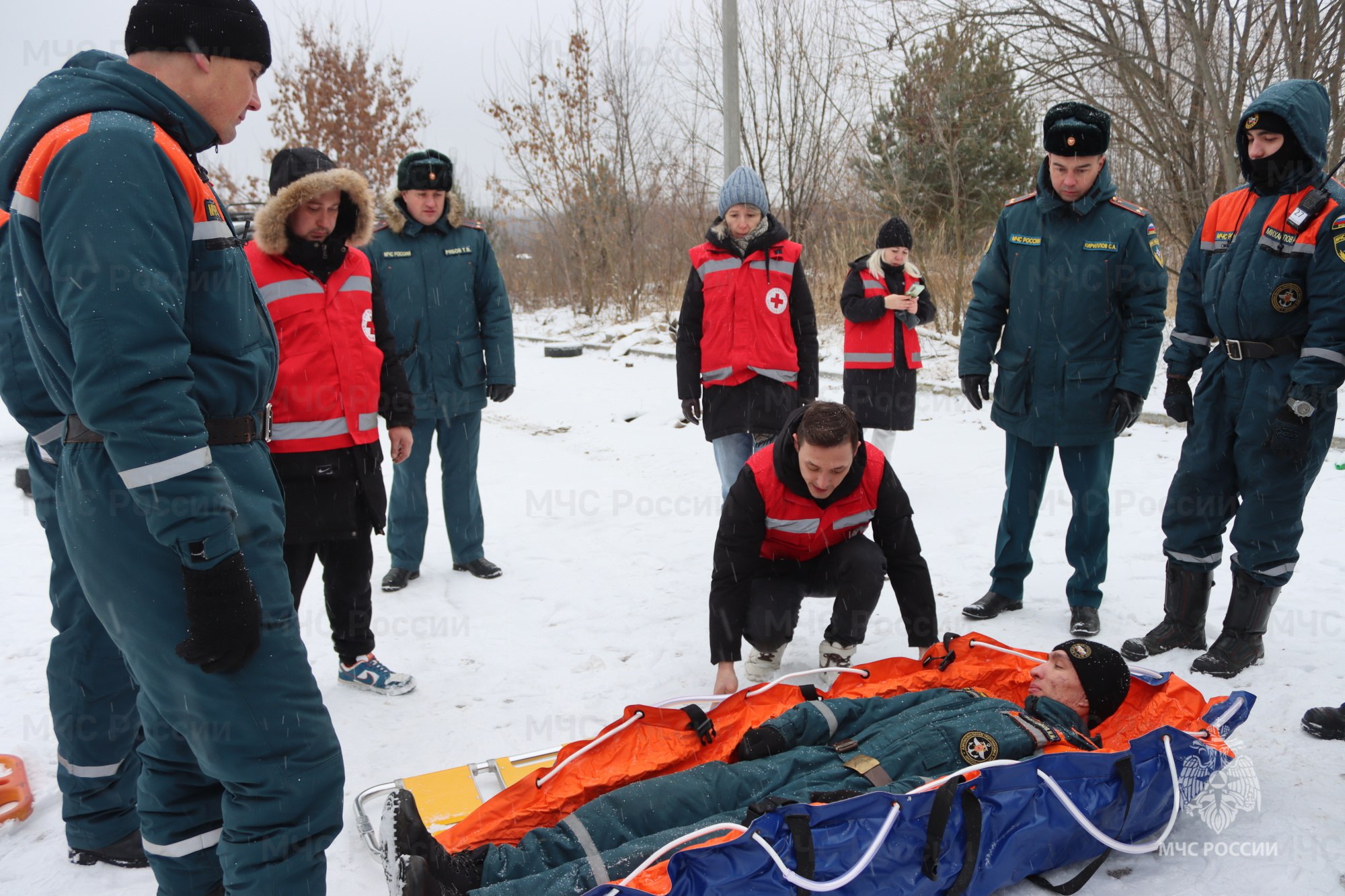 #БудниМЧС. Аэромобильная группировка Главного управления МЧС России по Чувашии проверила свою готовность к ликвидации последствий аварий на зимних дорогах Спасатели провели учения по оказанию помощи водителям, попавшим в... #БудниМЧС. Аэромобильная группировка Главного управления МЧС России по Чувашии проверила свою готовность к ликвидации последствий аварий на зимних дорогах Спасатели провели учения по оказанию помощи водителям, попавшим в...