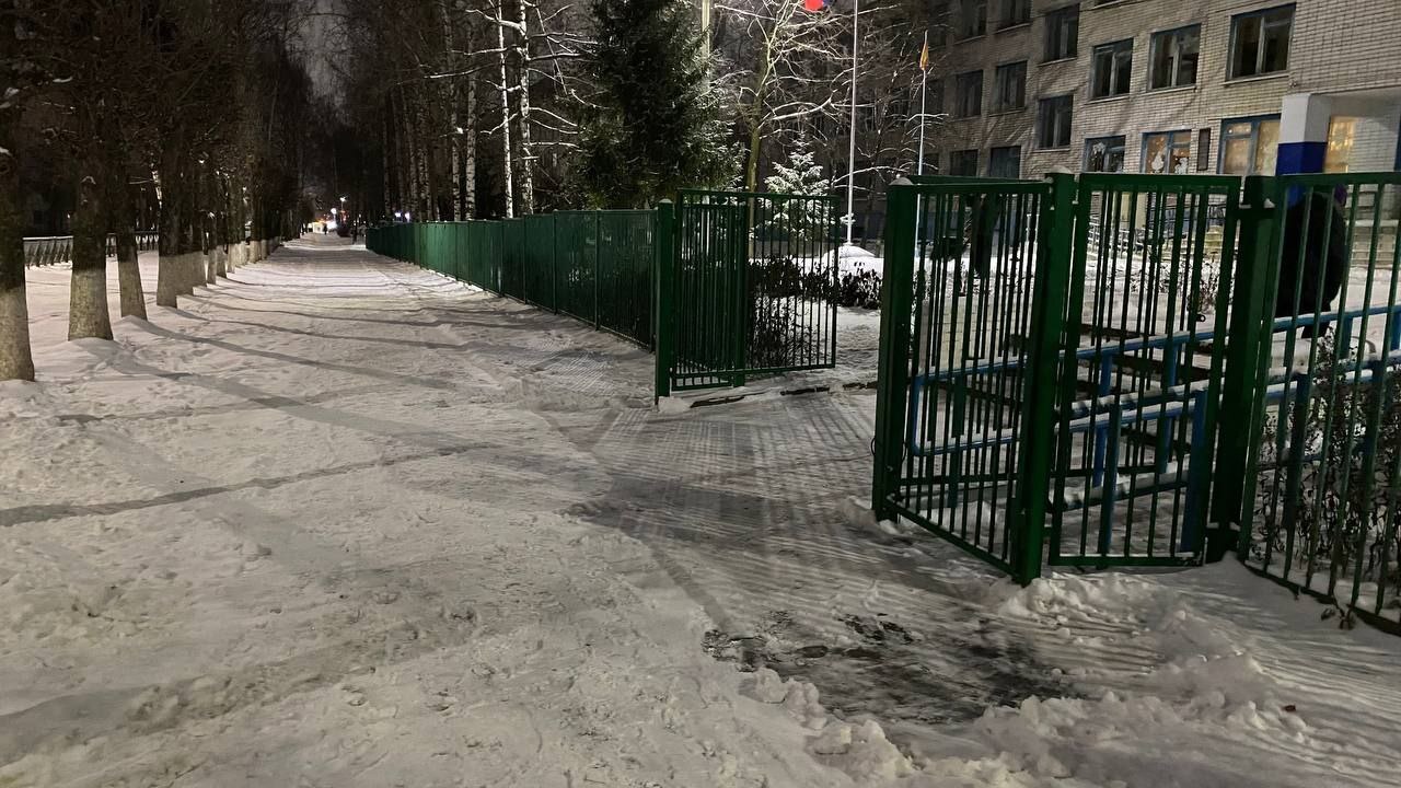 Вопросы обеспечения безопасного пребывания детей в образовательных учреждениях в зимний период находятся на особом контроле администрации города Чебоксары Вопросы обеспечения безопасного пребывания детей в образовательных учреждениях в зимний период находятся на особом контроле администрации города Чебоксары