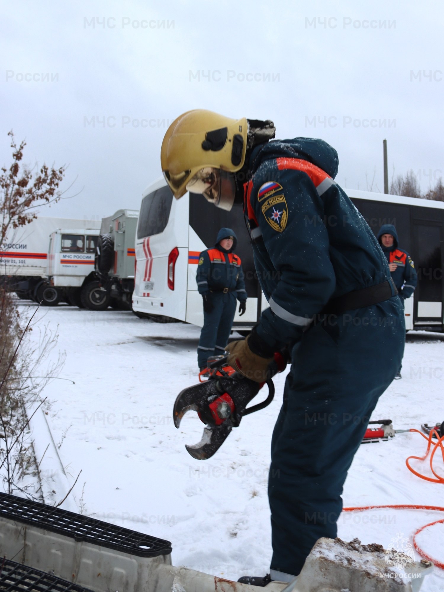 #БудниМЧС. Аэромобильная группировка Главного управления МЧС России по Чувашии проверила свою готовность к ликвидации последствий аварий на зимних дорогах Спасатели провели учения по оказанию помощи водителям, попавшим в... #БудниМЧС. Аэромобильная группировка Главного управления МЧС России по Чувашии проверила свою готовность к ликвидации последствий аварий на зимних дорогах Спасатели провели учения по оказанию помощи водителям, попавшим в...