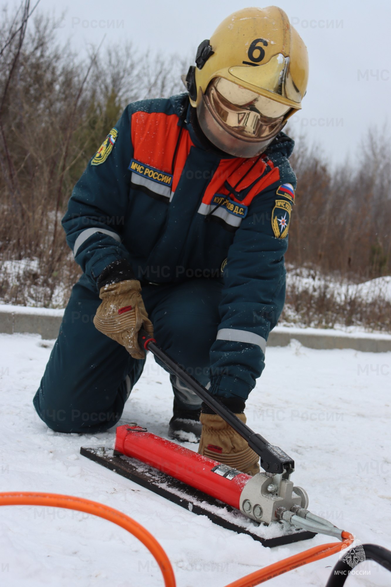 #БудниМЧС. Аэромобильная группировка Главного управления МЧС России по Чувашии проверила свою готовность к ликвидации последствий аварий на зимних дорогах Спасатели провели учения по оказанию помощи водителям, попавшим в... #БудниМЧС. Аэромобильная группировка Главного управления МЧС России по Чувашии проверила свою готовность к ликвидации последствий аварий на зимних дорогах Спасатели провели учения по оказанию помощи водителям, попавшим в...