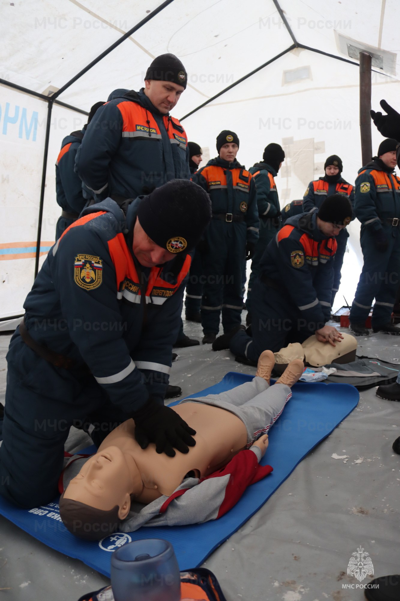 #БудниМЧС. Аэромобильная группировка Главного управления МЧС России по Чувашии проверила свою готовность к ликвидации последствий аварий на зимних дорогах Спасатели провели учения по оказанию помощи водителям, попавшим в... #БудниМЧС. Аэромобильная группировка Главного управления МЧС России по Чувашии проверила свою готовность к ликвидации последствий аварий на зимних дорогах Спасатели провели учения по оказанию помощи водителям, попавшим в...