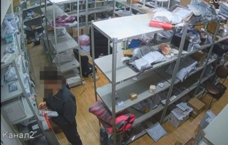 Полицейские Чебоксар пресекли противоправную деятельность работницы пункта выдачи заказов одного из маркетплейсов