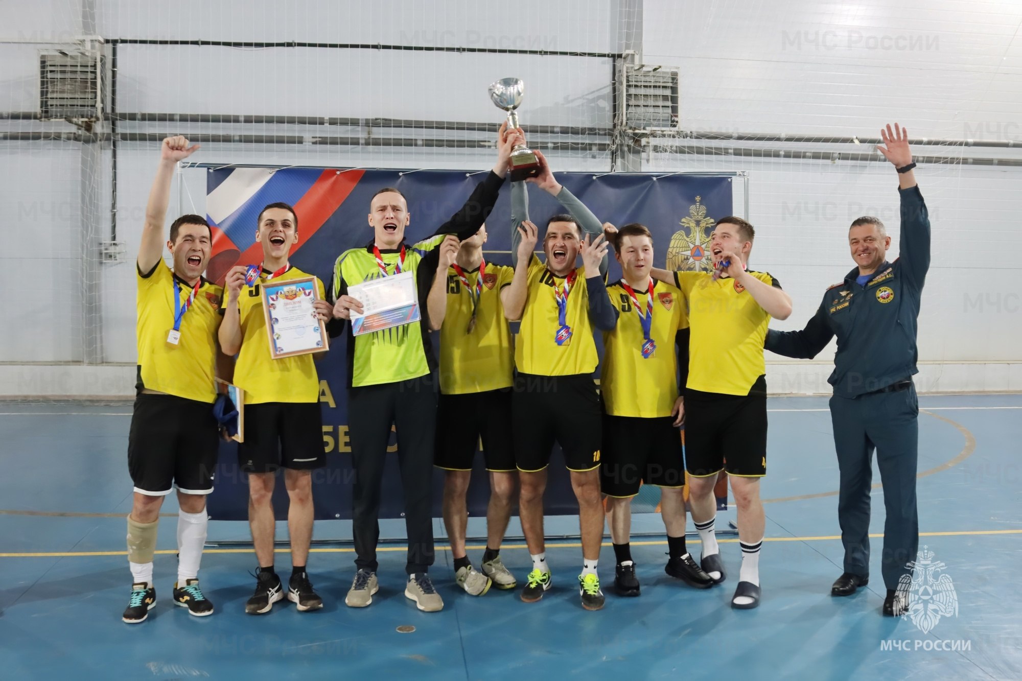 В Чебоксарах прошел футбольный турнир в честь Дня спасателя В Чебоксарах прошел футбольный турнир в честь Дня спасателя