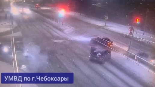 В Чебоксарах сотрудники Госавтоинспекции проводят проверку по факту ДТП на проспекте Мира, в котором пострадало два человека, в том числе 9-летняя девочка