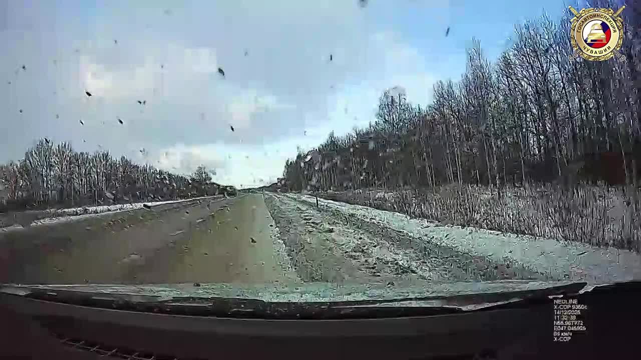 14 декабря в 11:30 на 28 км а/д Чебоксары-Сурское (Чебоксарский округ) произошло столкновение двух транспортных средств, в котором пострадали оба водителя