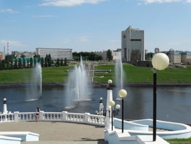 Когда советские граждане на закате перестройки массово "заряжали воду" перед телевизором , их отчасти можно было понять — десятилетиями им внушали, что ТВ, радио и пресса врать не могут, а значит, "в этом что-то есть"