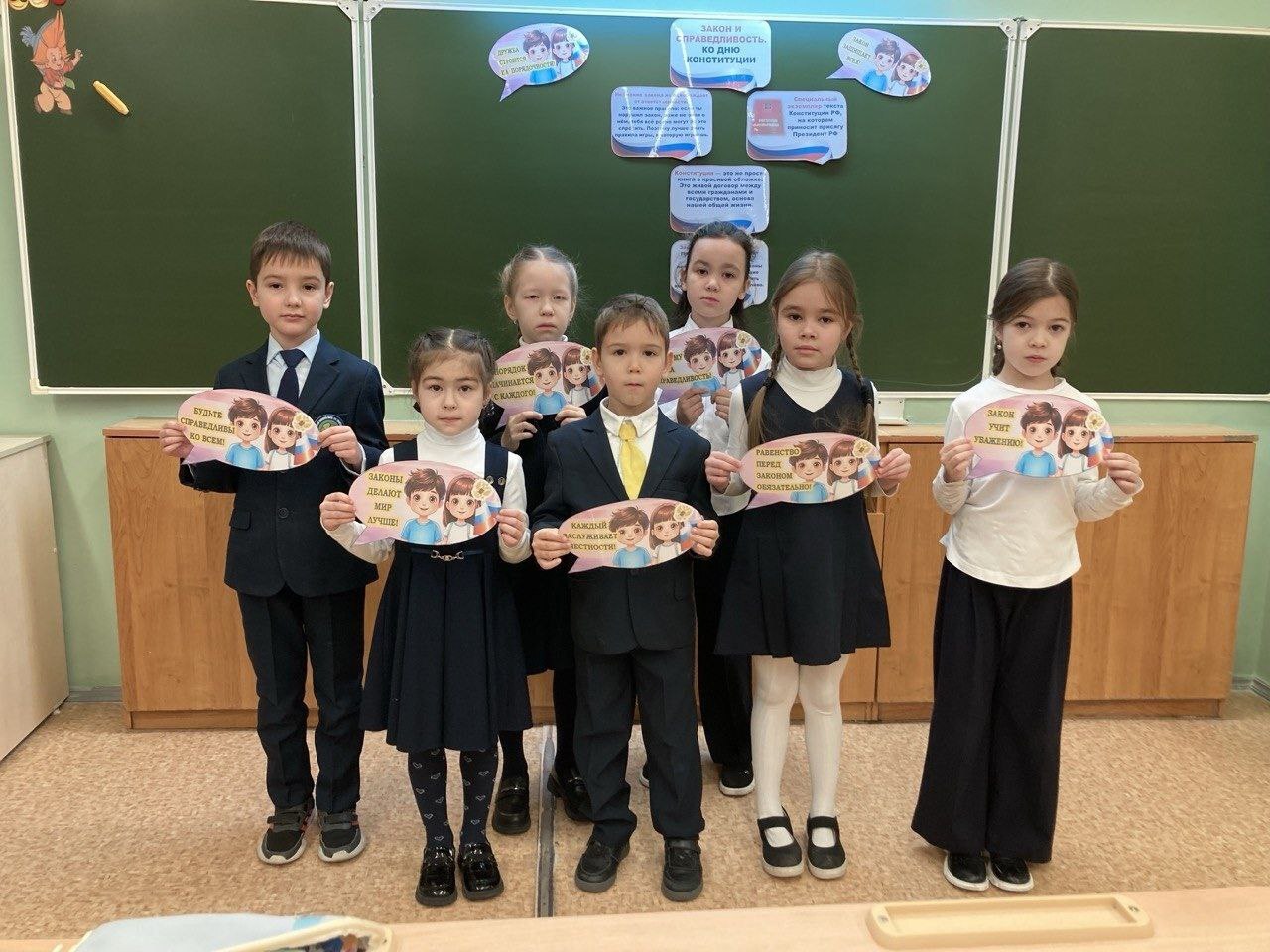 Традиционно по понедельникам школьники начинают учебную неделю с занятий из цикла «Разговоры о важном», приуроченных к определенной теме Традиционно по понедельникам школьники начинают учебную неделю с занятий из цикла «Разговоры о важном», приуроченных к определенной теме