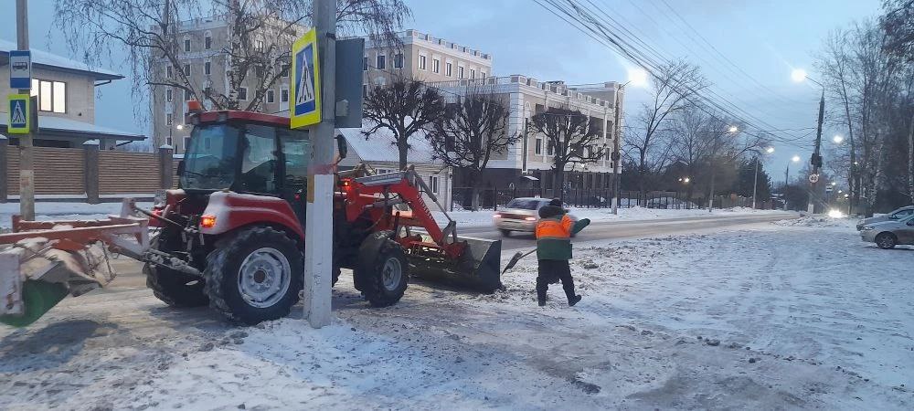 Пока большая часть города спит или работает в тепле, наши дорожные службы ведут круглосуточную борьбу со стихией Пока большая часть города спит или работает в тепле, наши дорожные службы ведут круглосуточную борьбу со стихией
