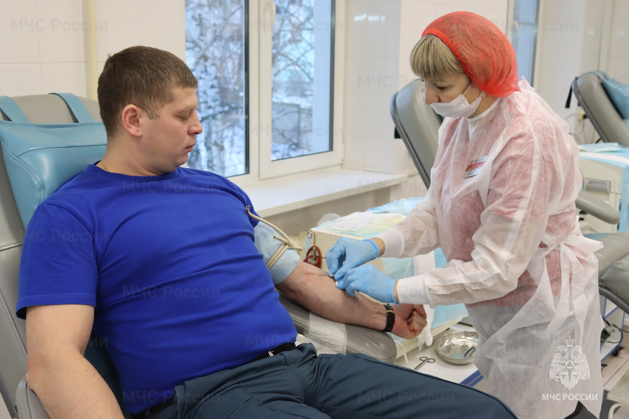 Сотрудники МЧС России сдали более 17 литров донорской крови для больниц Чувашии Сотрудники МЧС России сдали более 17 литров донорской крови для больниц Чувашии
