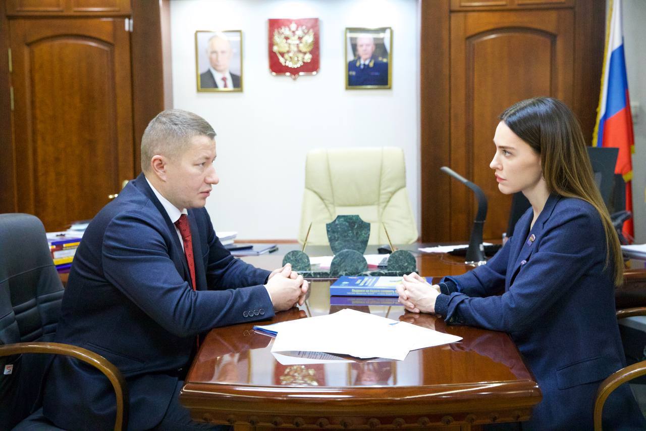 Коллектив прокуратуры Чувашии встретился с депутатом Государственной Думы России Аленой Аршиновой Коллектив прокуратуры Чувашии встретился с депутатом Государственной Думы России Аленой Аршиновой