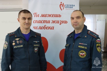Сотрудники МЧС России сдали более 17 литров донорской крови для больниц Чувашии