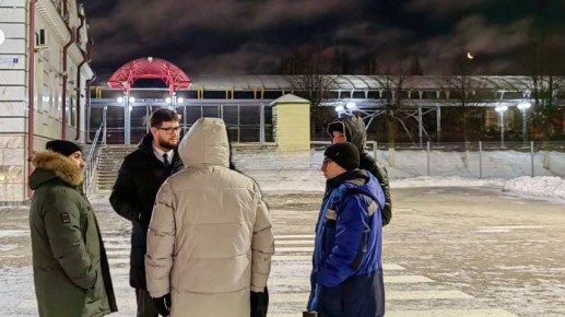 Сегодня утром глава города Чебоксары Станислав Трофимов совместно с депутатом ЧГСД Размиком Мамиконяном, командой Управления ЖКХ и управ выехал на объезд по обращениям граждан, связанным с некачественной уборкой снега