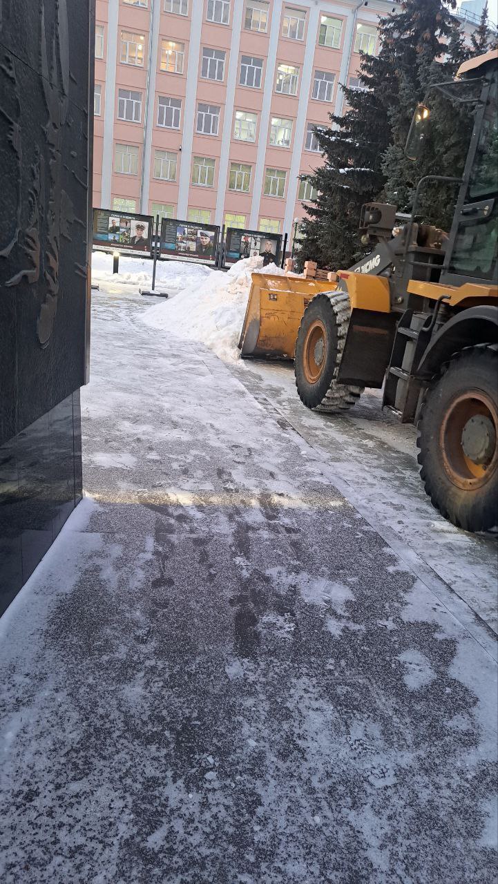 Сегодня утром глава города Чебоксары Станислав Трофимов совместно с депутатом ЧГСД Размиком Мамиконяном, командой Управления ЖКХ и управ выехал на объезд по обращениям граждан, связанным с некачественной уборкой снега Сегодня утром глава города Чебоксары Станислав Трофимов совместно с депутатом ЧГСД Размиком Мамиконяном, командой Управления ЖКХ и управ выехал на объезд по обращениям граждан, связанным с некачественной уборкой снега