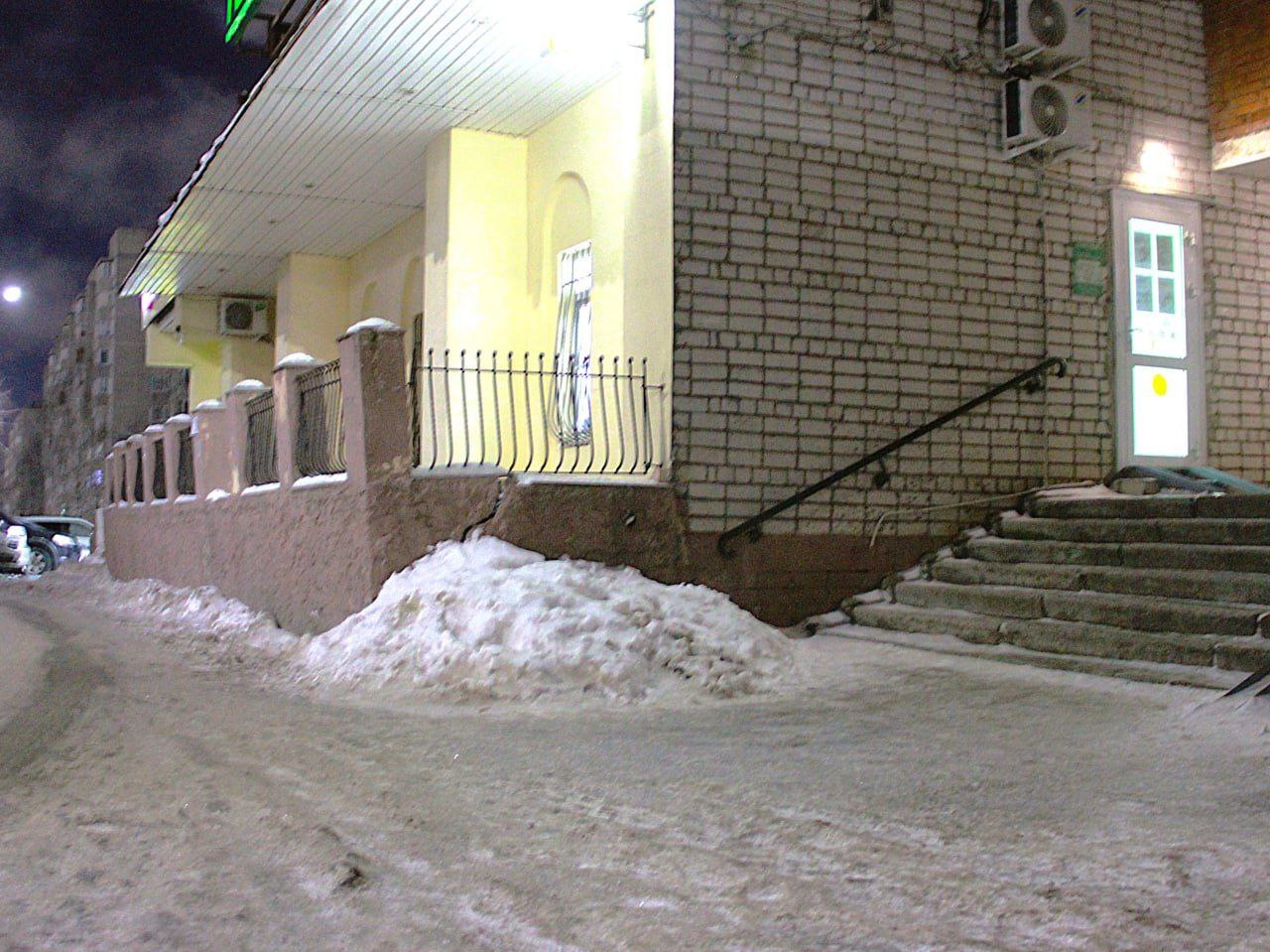 Сегодня утром глава города Чебоксары Станислав Трофимов совместно с депутатом ЧГСД Размиком Мамиконяном, командой Управления ЖКХ и управ выехал на объезд по обращениям граждан, связанным с некачественной уборкой снега Сегодня утром глава города Чебоксары Станислав Трофимов совместно с депутатом ЧГСД Размиком Мамиконяном, командой Управления ЖКХ и управ выехал на объезд по обращениям граждан, связанным с некачественной уборкой снега