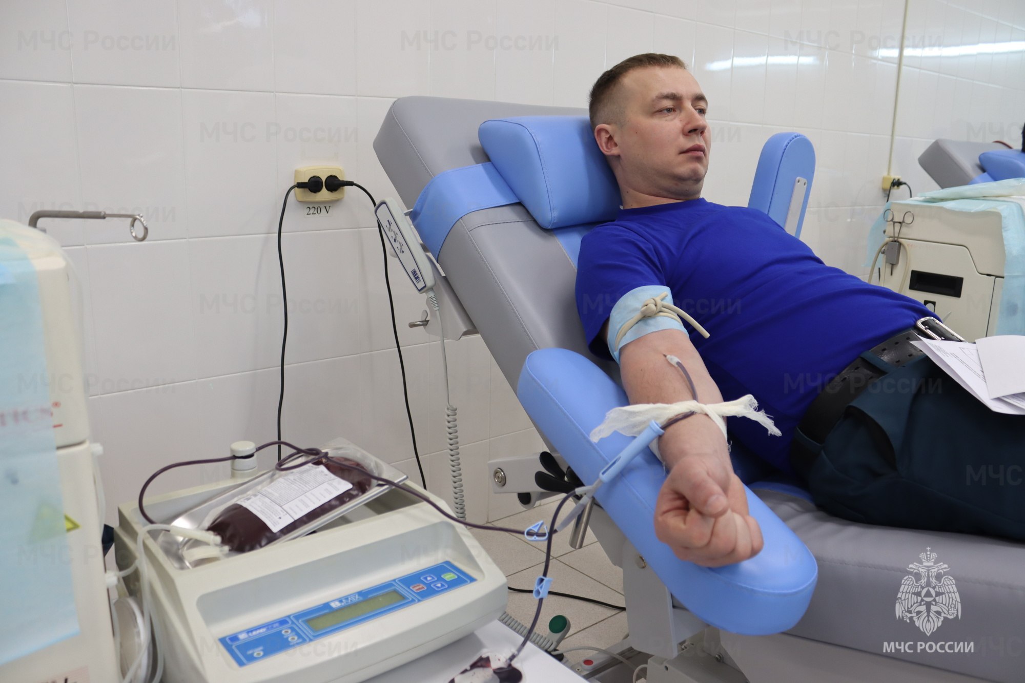 Сотрудники МЧС России сдали более 17 литров донорской крови для больниц Чувашии Сотрудники МЧС России сдали более 17 литров донорской крови для больниц Чувашии