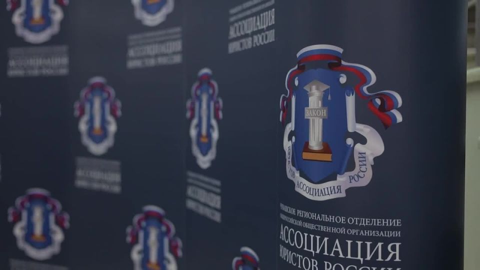 В прошедшие выходные в спорткомплексе Чувашского госуниверситета прошел уже третий по счету турнир по мини-футболу, посвященный Дню юриста