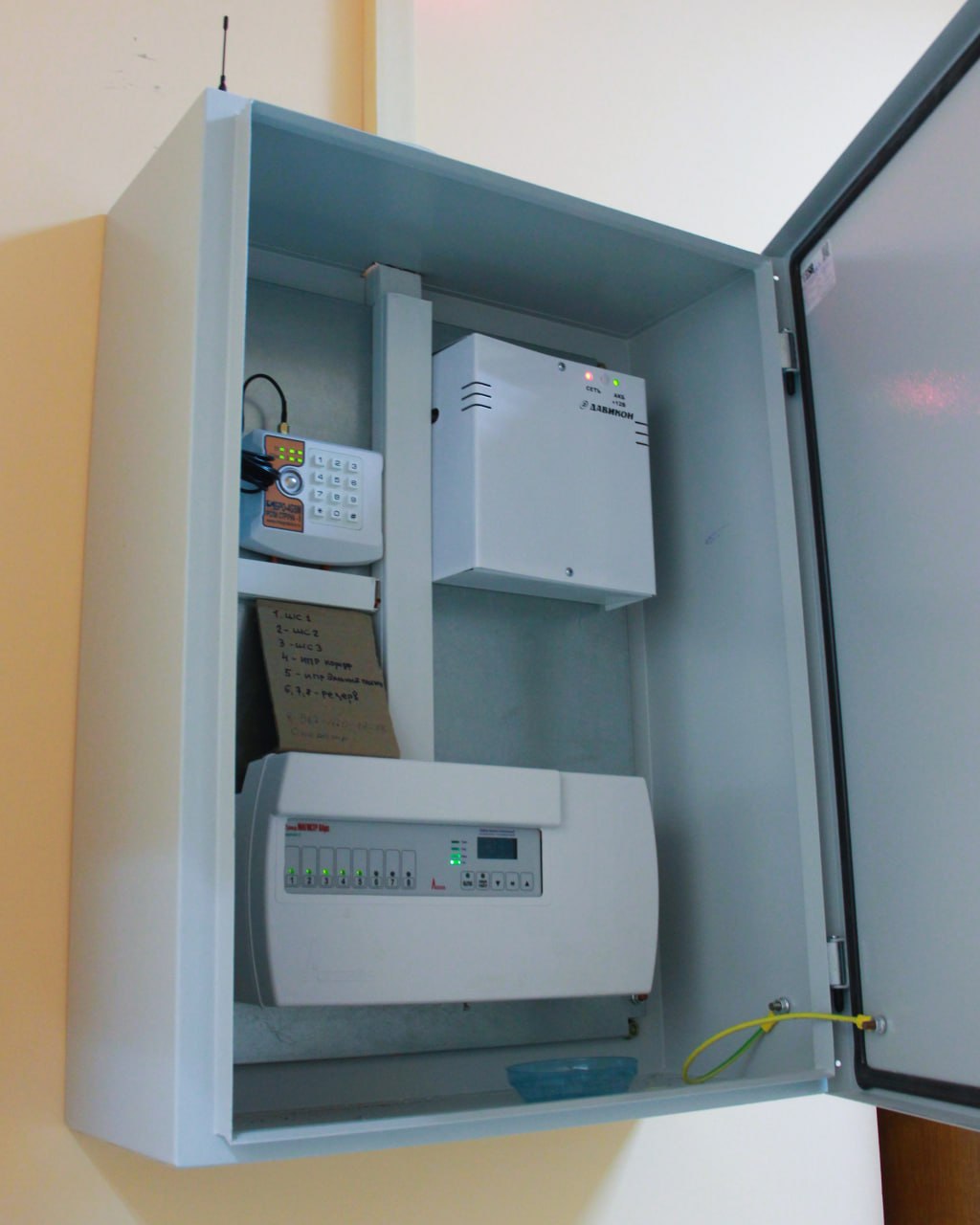 В Чебоксарах после ремонта открылся тёплый павильон на остановке «Роща» В Чебоксарах после ремонта открылся тёплый павильон на остановке «Роща»