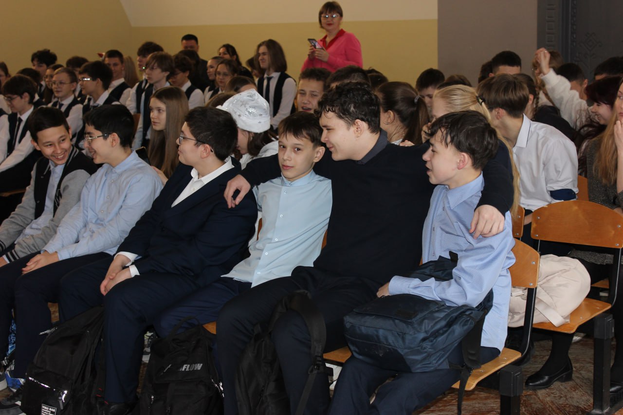 В Чебоксарах полицейские поздравили с наступающим Новым годом дочь коллеги, погибшего при исполнении служебных обязанностей В Чебоксарах полицейские поздравили с наступающим Новым годом дочь коллеги, погибшего при исполнении служебных обязанностей