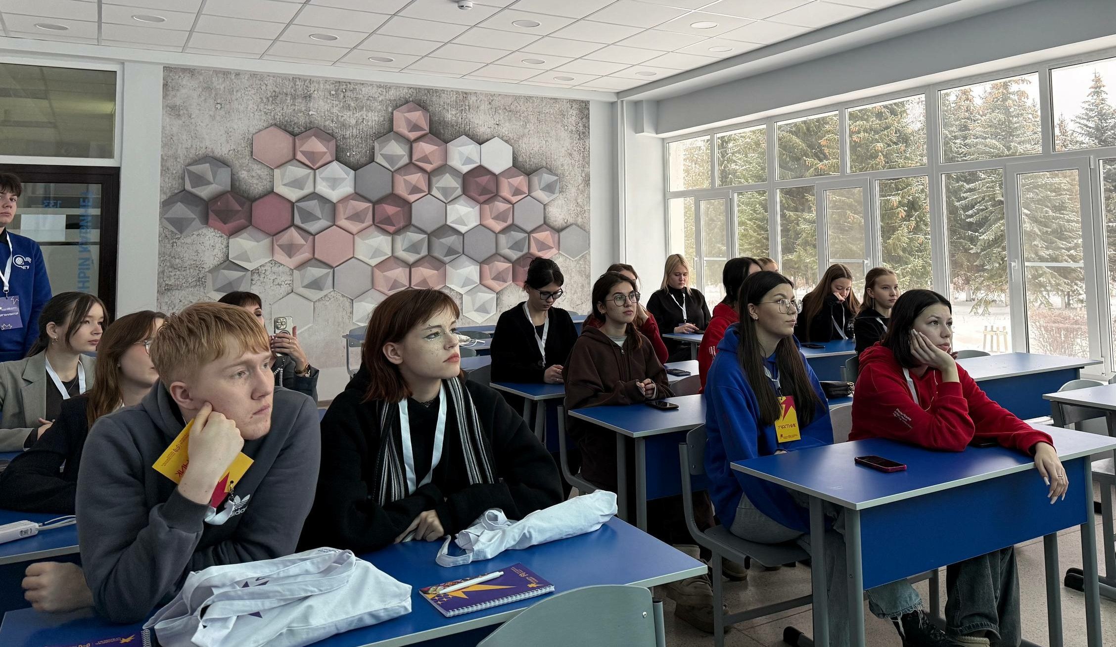 В Чувашии сотрудник полиции провел мастер-класс по медиабезопасности в рамках республиканского форума «Мастерская молодёжных медиа» В Чувашии сотрудник полиции провел мастер-класс по медиабезопасности в рамках республиканского форума «Мастерская молодёжных медиа»