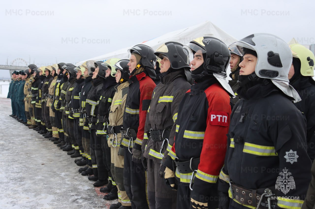 350 ступеней, гири, шины и кувалды: в Чебоксарах определили самых выносливых пожарных 350 ступеней, гири, шины и кувалды: в Чебоксарах определили самых выносливых пожарных