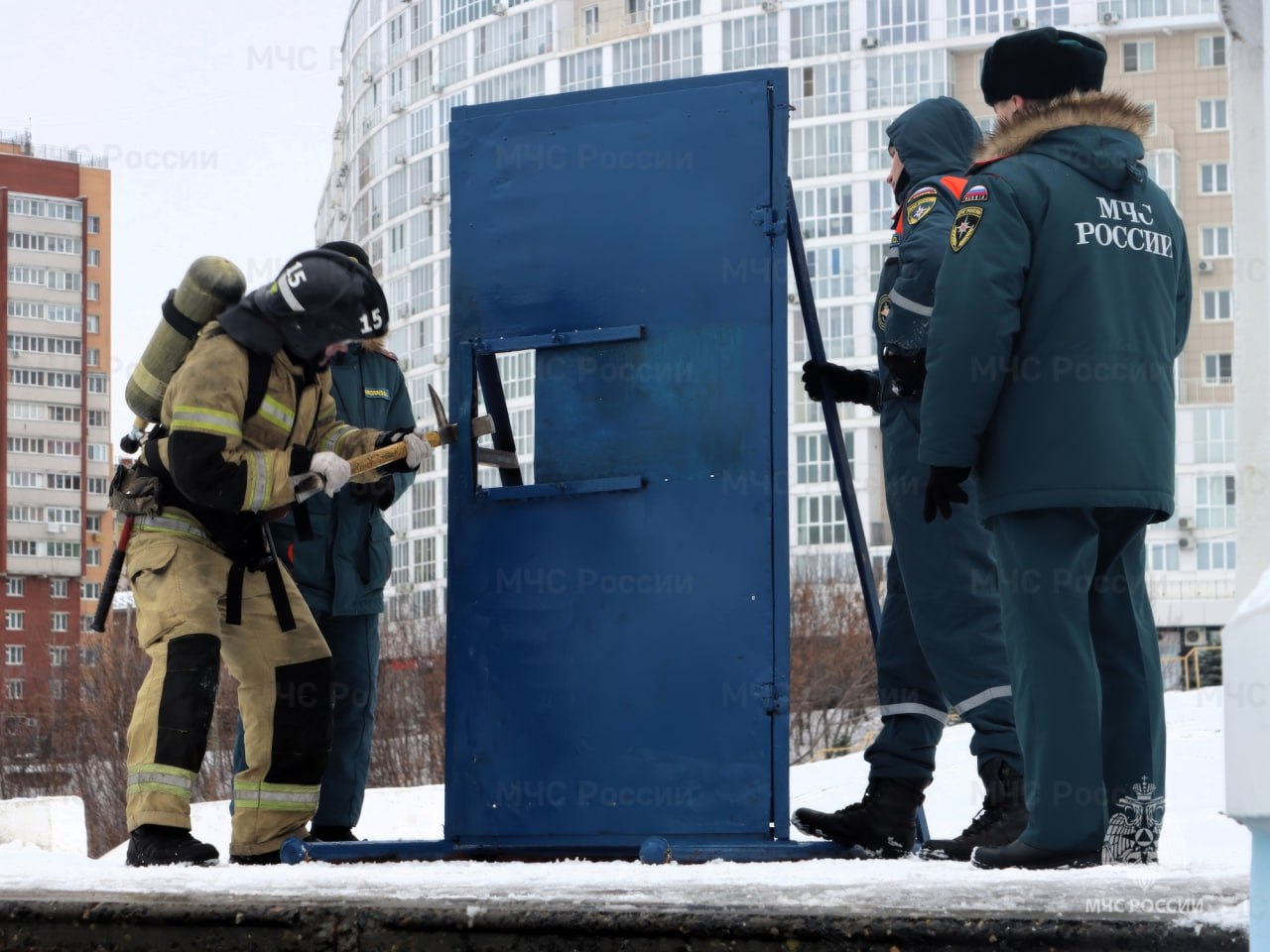 350 ступеней, гири, шины и кувалды: в Чебоксарах определили самых выносливых пожарных 350 ступеней, гири, шины и кувалды: в Чебоксарах определили самых выносливых пожарных