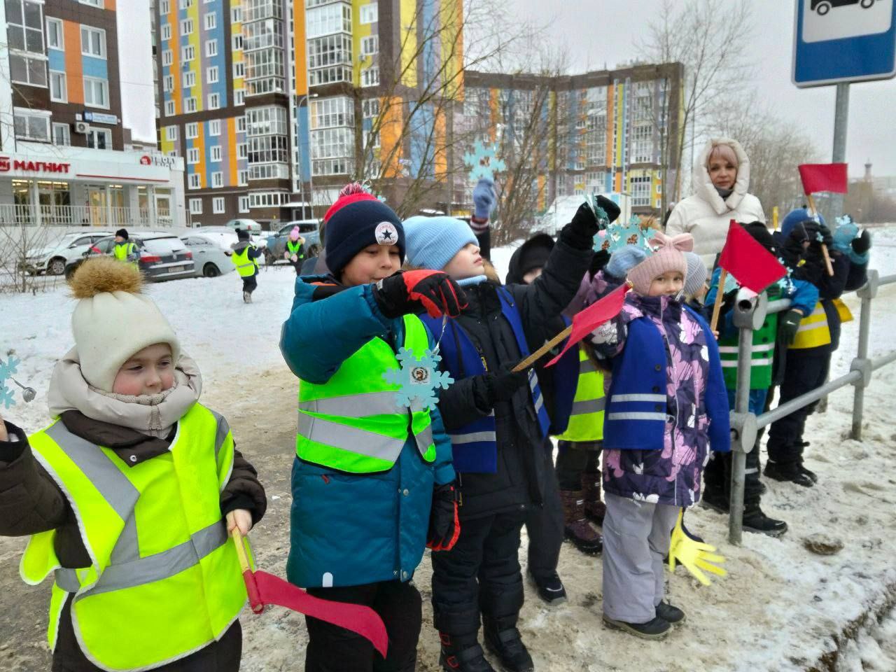 Сотрудники Госавтоинспекции города Чебоксары присоединились к Всероссийской акции «Полицейский Дед Мороз» Сотрудники Госавтоинспекции города Чебоксары присоединились к Всероссийской акции «Полицейский Дед Мороз»