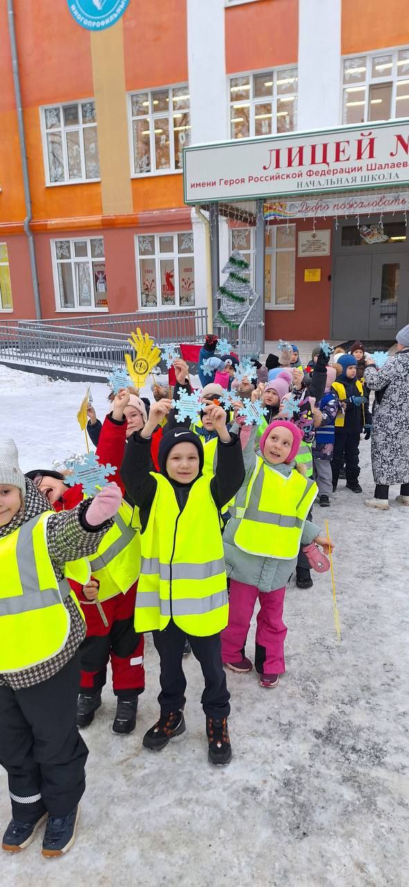 Сотрудники Госавтоинспекции города Чебоксары присоединились к Всероссийской акции «Полицейский Дед Мороз» Сотрудники Госавтоинспекции города Чебоксары присоединились к Всероссийской акции «Полицейский Дед Мороз»