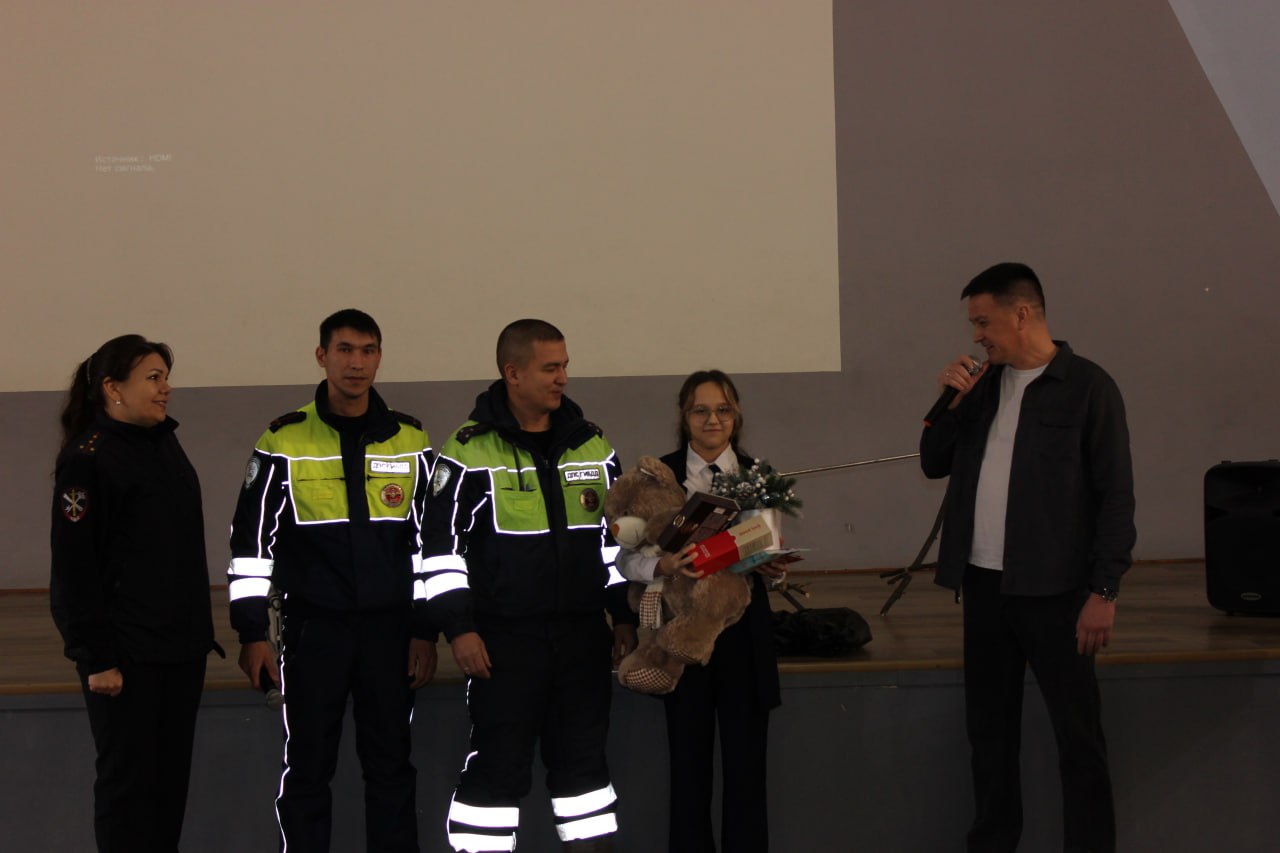 В Чебоксарах полицейские поздравили с наступающим Новым годом дочь коллеги, погибшего при исполнении служебных обязанностей