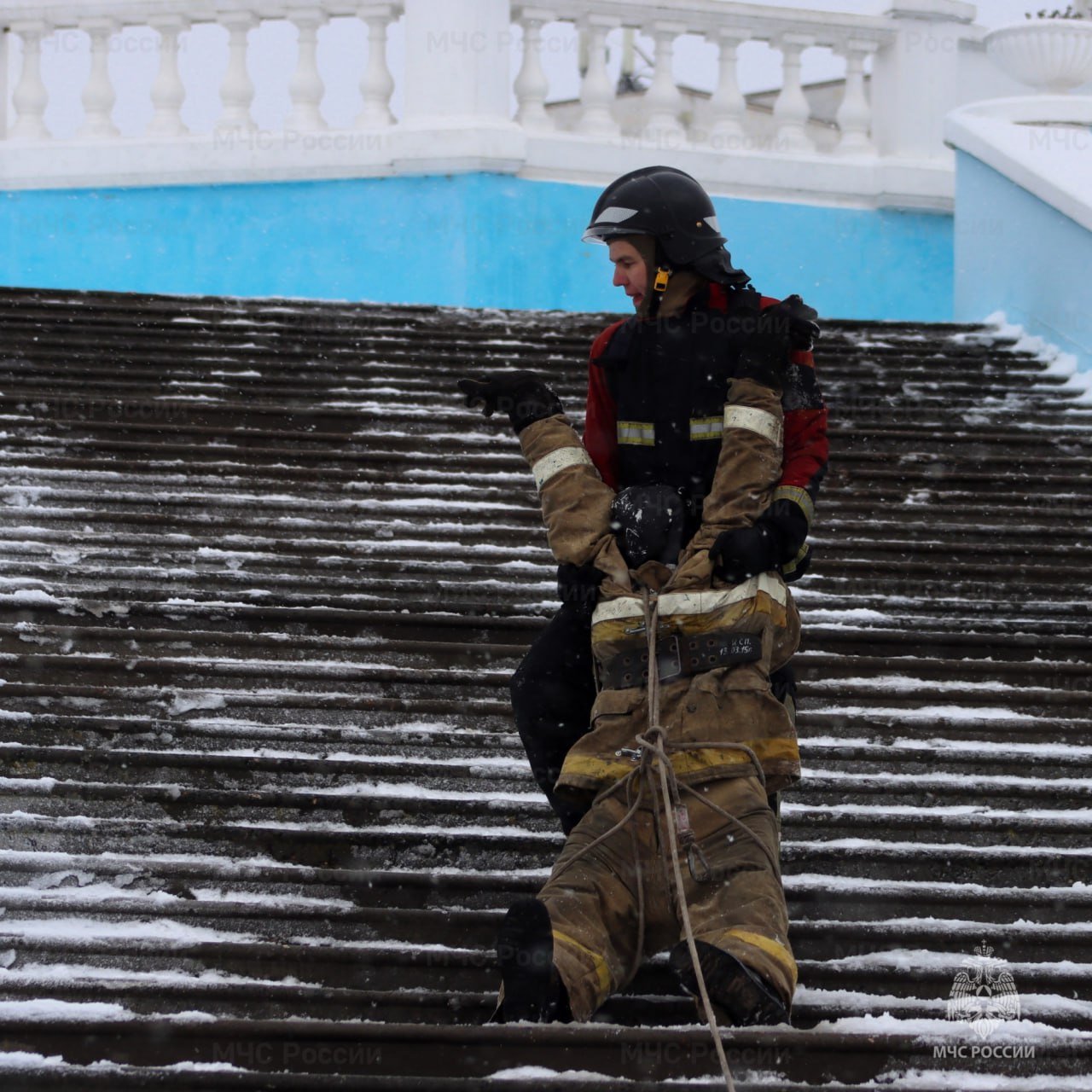 350 ступеней, гири, шины и кувалды: в Чебоксарах определили самых выносливых пожарных 350 ступеней, гири, шины и кувалды: в Чебоксарах определили самых выносливых пожарных