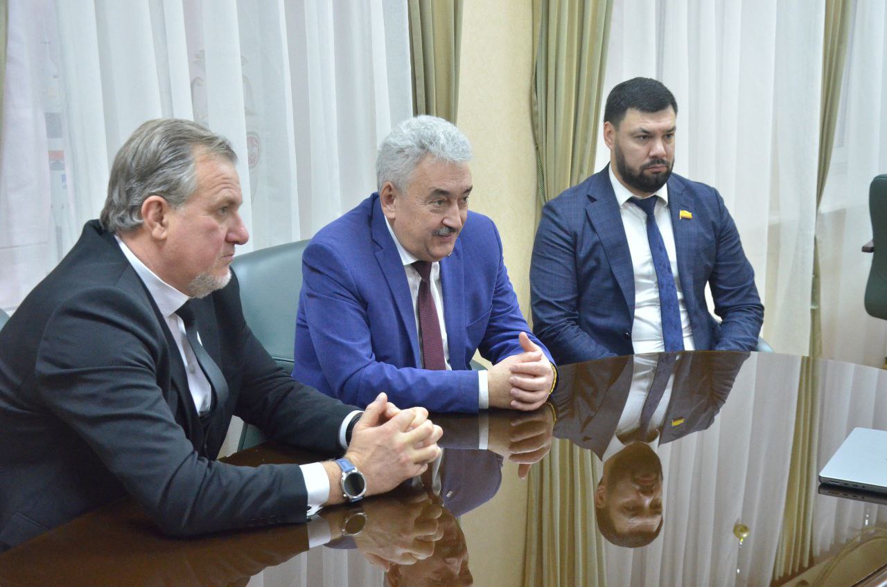 Леонид Черкесов: Провел рабочую встречу по развитию авиаперевозок с Генеральным директором Международного Аэропорта Чебоксары Русланом Минаевым и советником первого заместителя гендиректора ПАО «Аэрофлот» Денисом Бехером Леонид Черкесов: Провел рабочую встречу по развитию авиаперевозок с Генеральным директором Международного Аэропорта Чебоксары Русланом Минаевым и советником первого заместителя гендиректора ПАО «Аэрофлот» Денисом Бехером