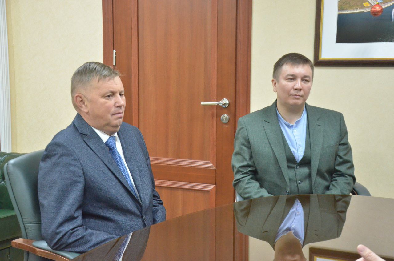 Леонид Черкесов: Провел рабочую встречу по развитию авиаперевозок с Генеральным директором Международного Аэропорта Чебоксары Русланом Минаевым и советником первого заместителя гендиректора ПАО «Аэрофлот» Денисом Бехером Леонид Черкесов: Провел рабочую встречу по развитию авиаперевозок с Генеральным директором Международного Аэропорта Чебоксары Русланом Минаевым и советником первого заместителя гендиректора ПАО «Аэрофлот» Денисом Бехером