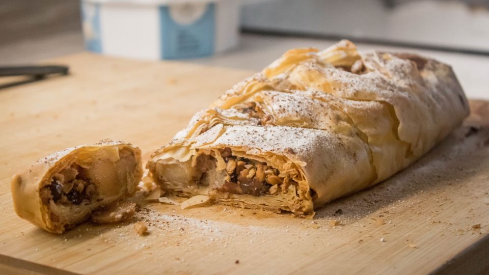 Такой штрудель покорит даже гурманов: вот что добавить в начинку вместо вишни