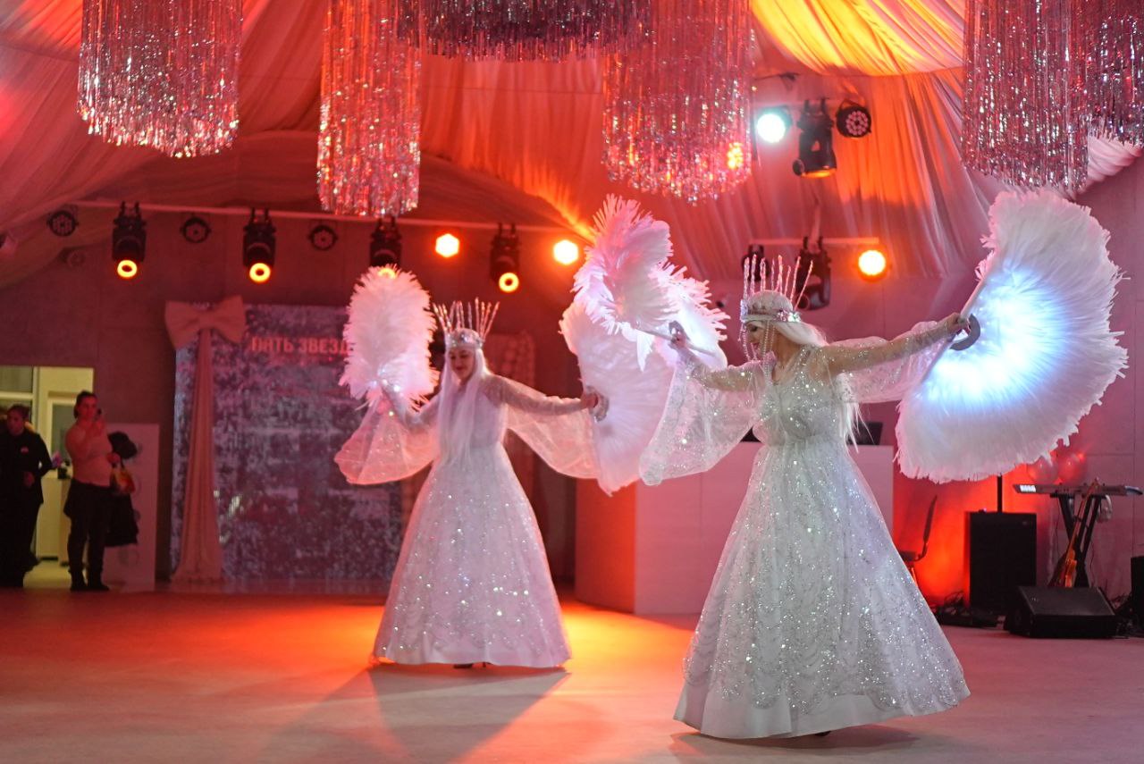 В Чебоксарах состоялся Новогодний молодежный бал, собравший более 250 активных молодых людей! В Чебоксарах состоялся Новогодний молодежный бал, собравший более 250 активных молодых людей!