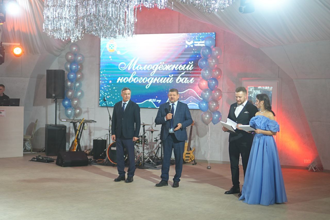 В Чебоксарах состоялся Новогодний молодежный бал, собравший более 250 активных молодых людей!