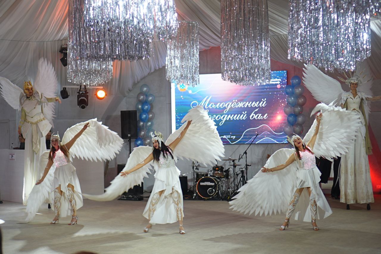 В Чебоксарах состоялся Новогодний молодежный бал, собравший более 250 активных молодых людей! В Чебоксарах состоялся Новогодний молодежный бал, собравший более 250 активных молодых людей!