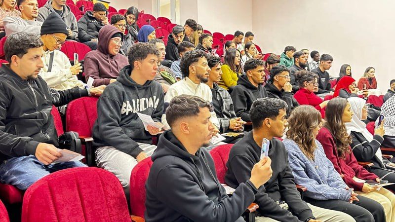 В Чувашии в преддверии новогодних праздников полицейские встретились с обучающимися из-за рубежа, чтобы напомнить требования миграционного законодательства и предупредить о мошенниках