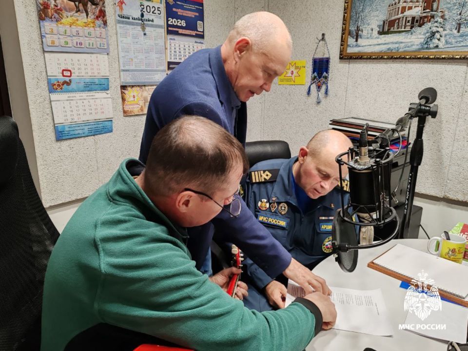 Сегодня на "Национальном радио Чувашии" выйдет предновогодний выпуск детской передачи "Путешествие в страну безопасности"