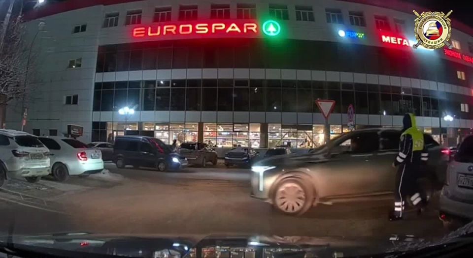 Водитель внедорожника в Чебоксарах не выполнил требования инспекторов ОБ ДПС об остановке