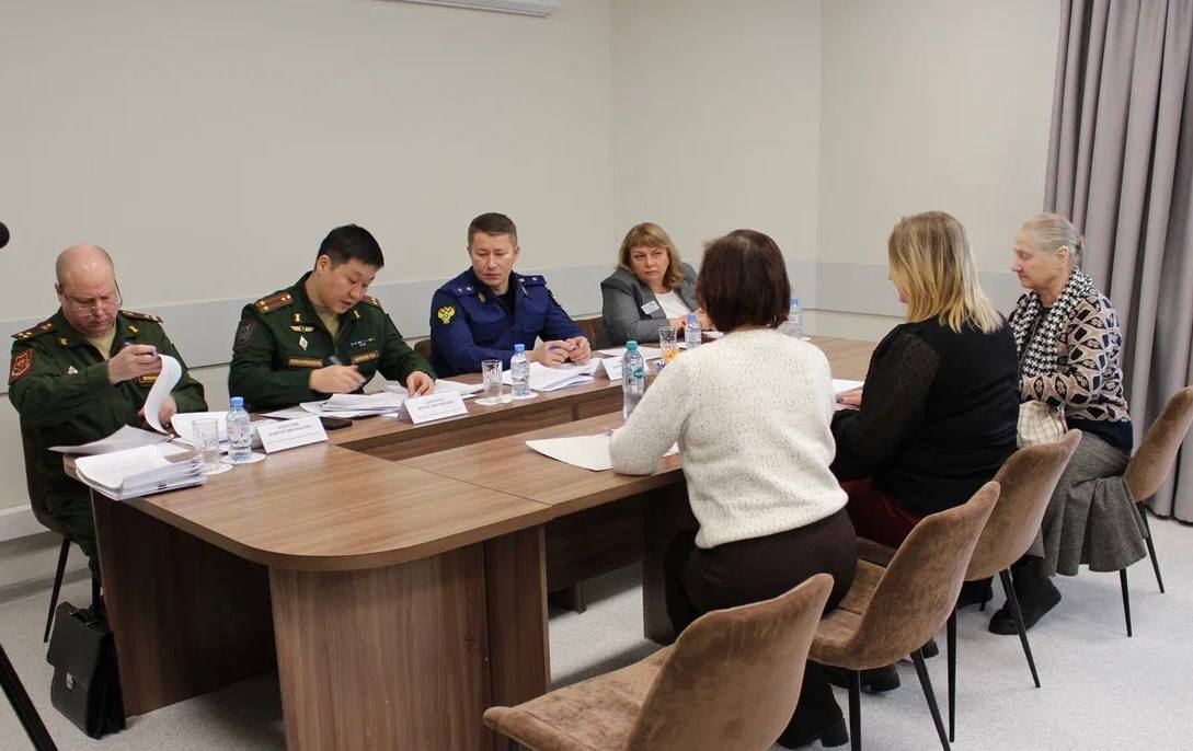 Прокурор Чувашии Эдуард Гиматов совместно с военным прокурором Казанского гарнизона Мунко Цыреновым, врио военного комиссара республики Андреем Колесником и руководителем регионального филиала фонда «Защитники Отечества»... Прокурор Чувашии Эдуард Гиматов совместно с военным прокурором Казанского гарнизона Мунко Цыреновым, врио военного комиссара республики Андреем Колесником и руководителем регионального филиала фонда «Защитники Отечества»...